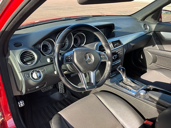 Mercedes-Benz C220 5 of 7