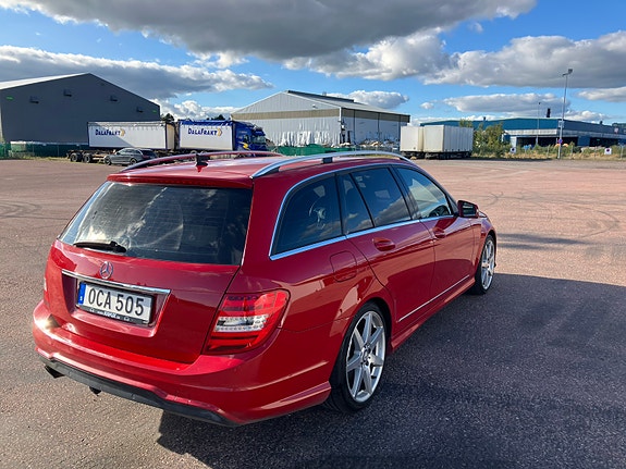 Mercedes-Benz C220 3 of 7