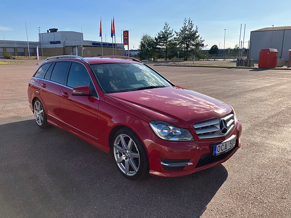 Mercedes-Benz C220 2 of 7