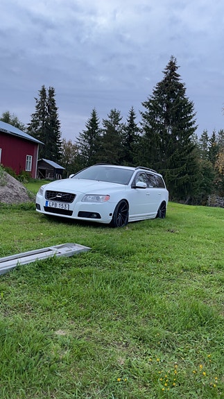Volvo V70 3 of 6