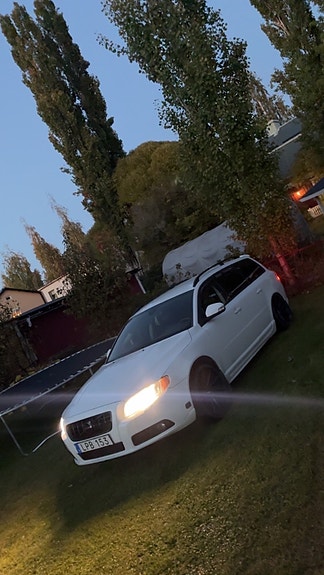 Volvo V70 2 of 6