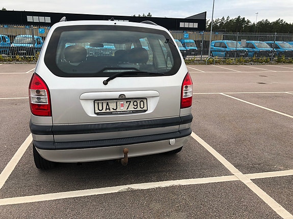 Opel Zafira 2 of 10