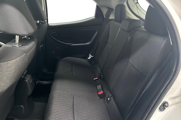 Toyota Yaris 14 of 24