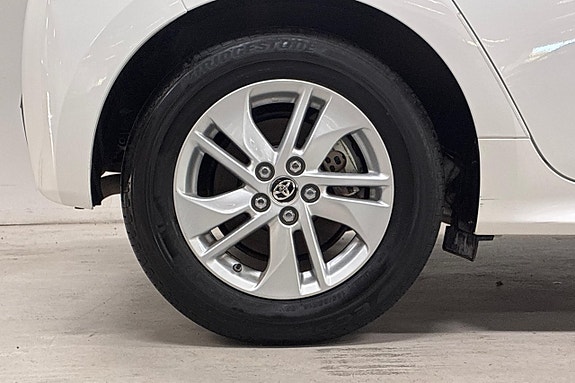 Toyota Yaris 11 of 24