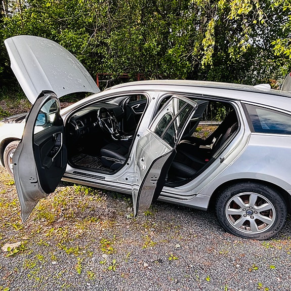 Volvo V60 2 of 11