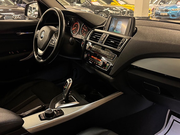 BMW 118i 24 of 28