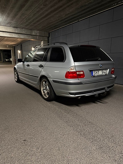 BMW 318i 3 of 13