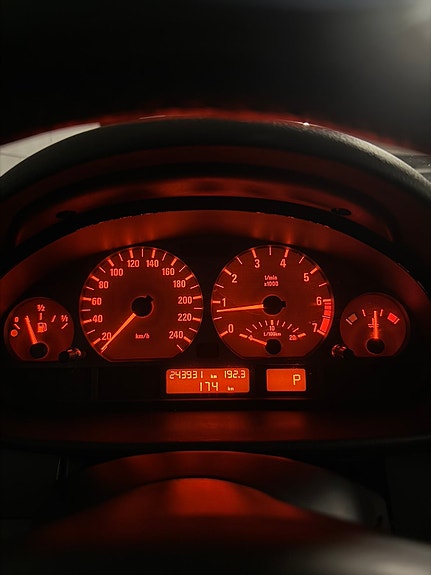 BMW 318i 13 of 13