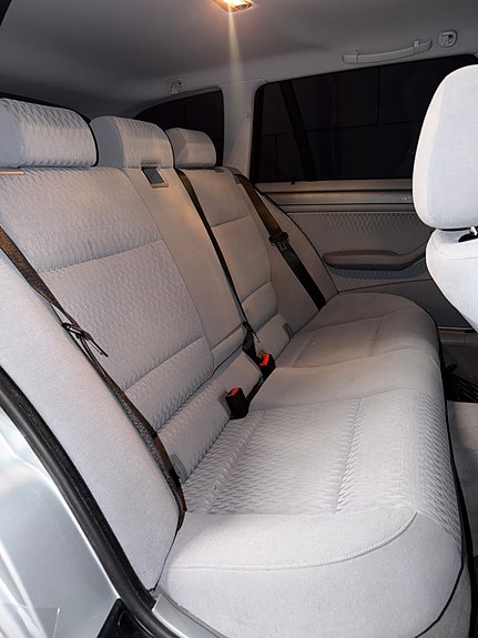 BMW 318i 12 of 13