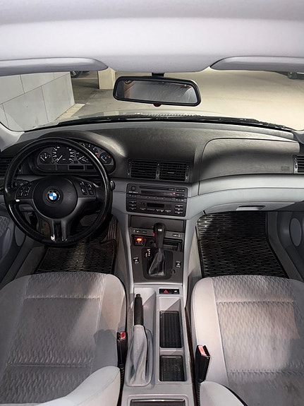 BMW 318i 10 of 13