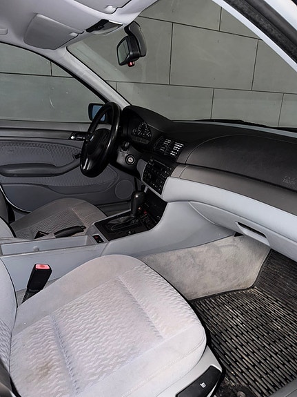 BMW 318i 11 of 13