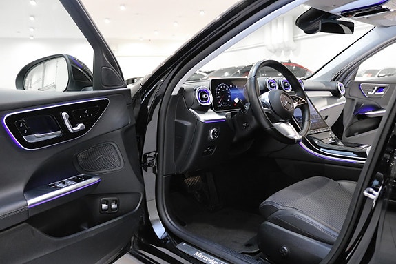 Mercedes-Benz C300 10 of 26