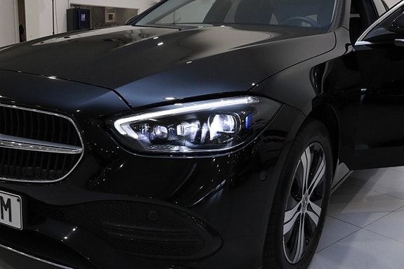 Mercedes-Benz C300 8 of 26
