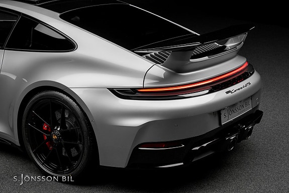 Porsche 911 Carrera 4 GTS 11 of 30