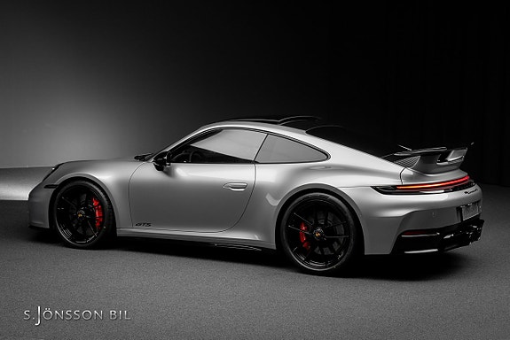 Porsche 911 Carrera 4 GTS 10 of 30