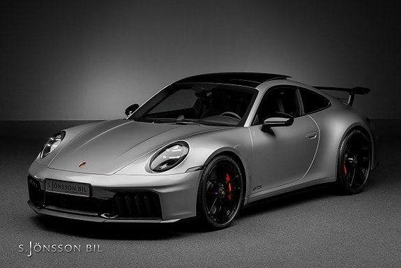 Porsche 911 Carrera 4 GTS 7 of 30