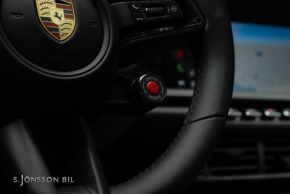 Porsche 911 Carrera 4 GTS 21 of 30
