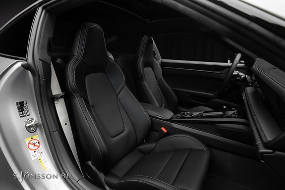 Porsche 911 Carrera 4 GTS 26 of 30