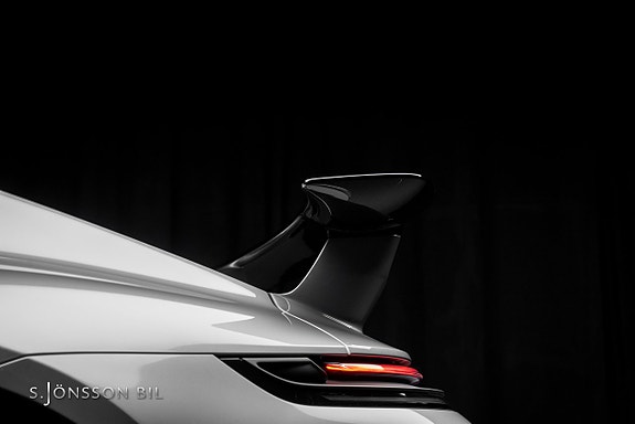 Porsche 911 Carrera 4 GTS 14 of 30