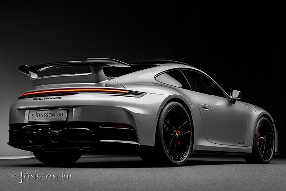 Porsche 911 Carrera 4 GTS 8 of 30
