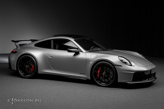 Porsche 911 Carrera 4 GTS 9 of 30