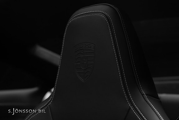 Porsche 911 Carrera 4 GTS 22 of 30