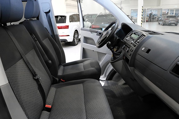 Volkswagen Caravelle 10 of 16