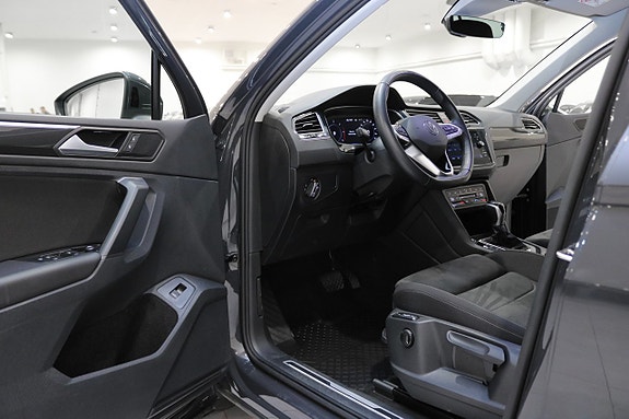 Volkswagen Tiguan 11 of 30