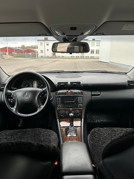 Mercedes-Benz C180 8 of 10