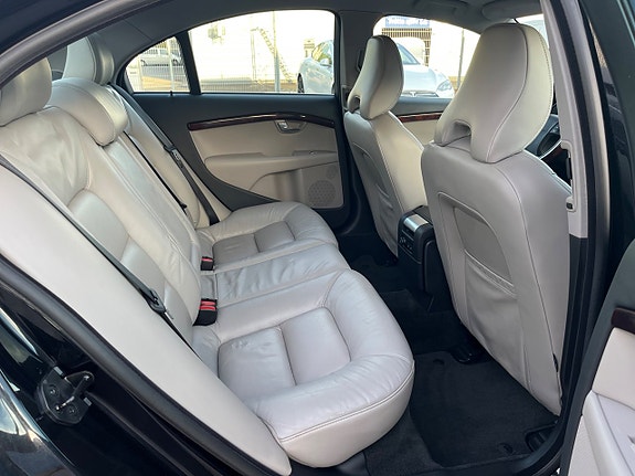 Volvo S80 18 of 27