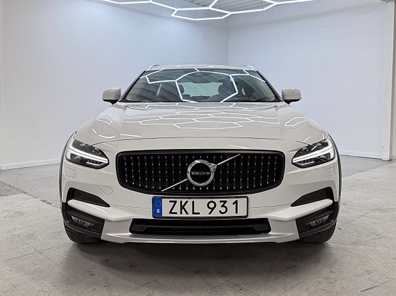 Volvo V90 Cross Country 3 of 29