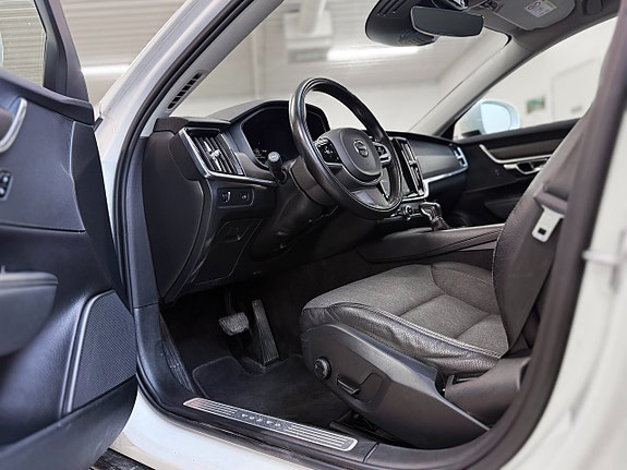 Volvo V90 Cross Country 10 of 29