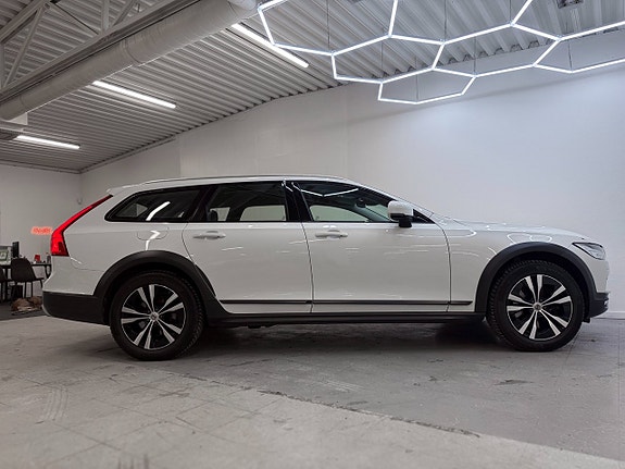 Volvo V90 Cross Country 5 of 29