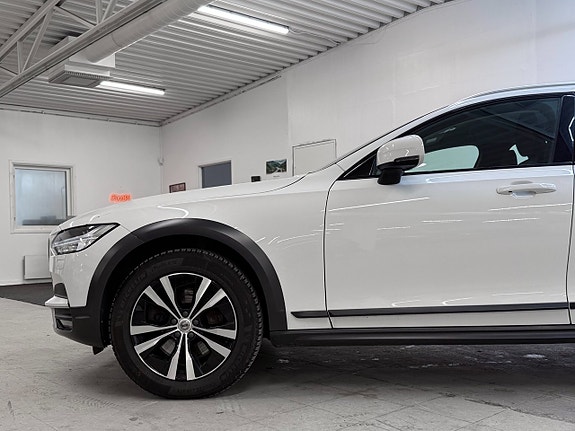 Volvo V90 Cross Country 25 of 29