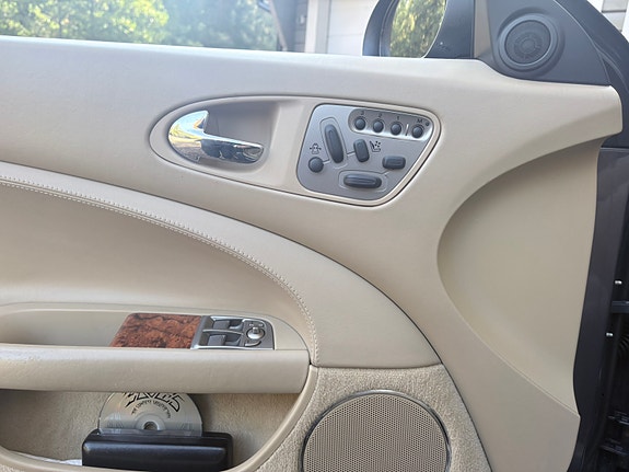 Jaguar XKR 9 of 10