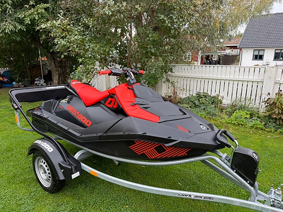 Sea-Doo Spark Trixx 2UP 2023 – 44h inkl. Click & Go trailer 2 of 6