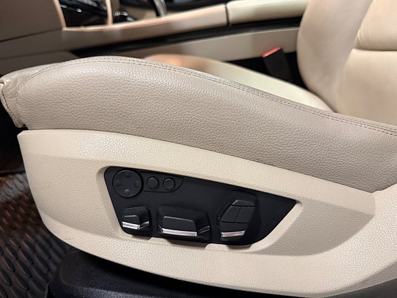BMW 740d xDrive 3.0 6 cyl. 306 ch BVA / 154 910 km / Head-Up / Night Vision / Toit ouvrant / Cuir confort