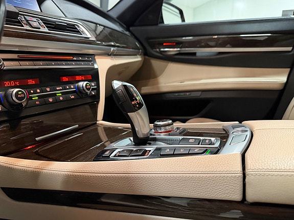 BMW 740d xDrive 3.0 6 cyl. 306 ch BVA / 154 910 km / Head-Up / Night Vision / Toit ouvrant / Cuir confort