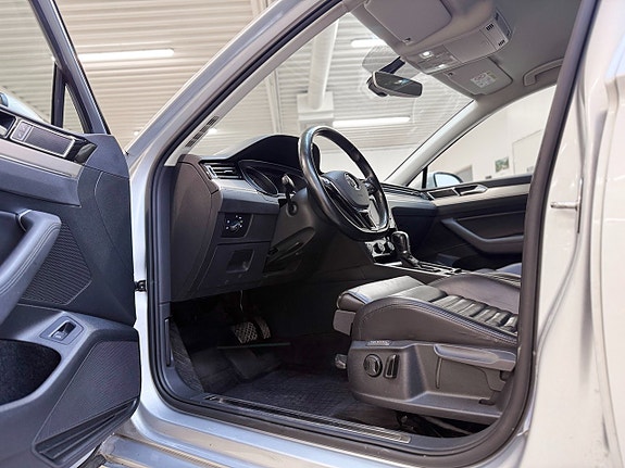 Volkswagen Passat 8 of 29