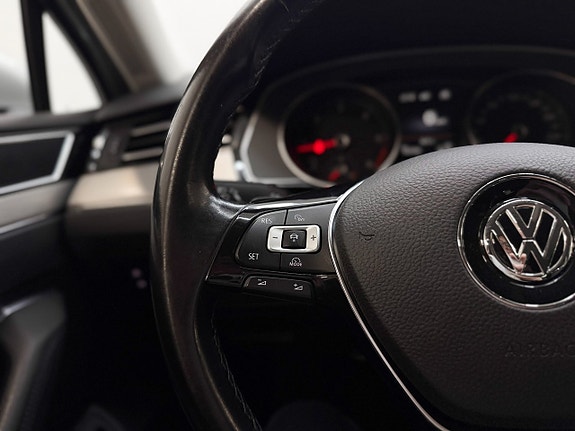 Volkswagen Passat 14 of 29