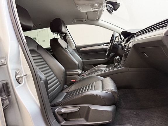 Volkswagen Passat 12 of 29