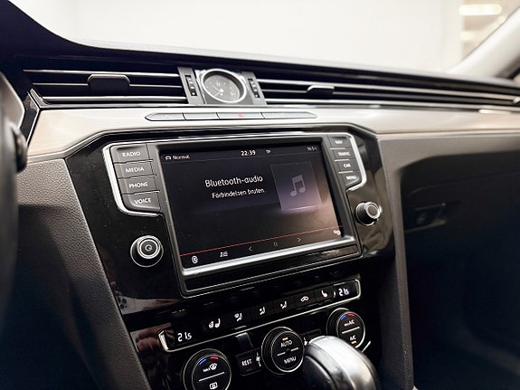 Volkswagen Passat 19 of 29