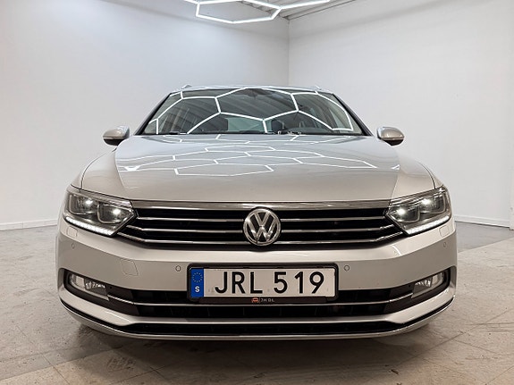 Volkswagen Passat 2 of 29