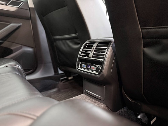 Volkswagen Passat 21 of 29