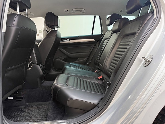 Volkswagen Passat 10 of 29
