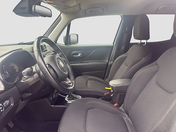 Jeep Renegade 9 of 15