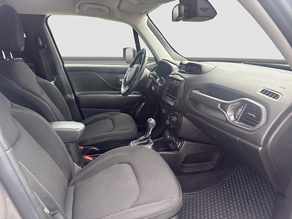 Jeep Renegade 10 of 15