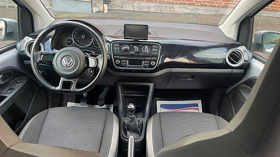 Volkswagen UP! 7 of 15