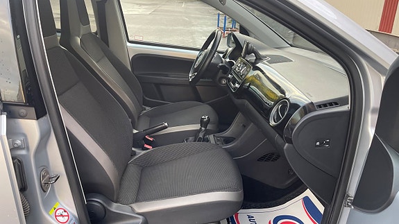 Volkswagen UP! 11 of 15
