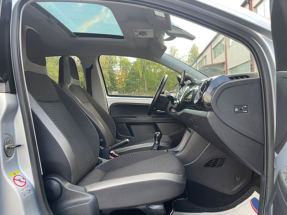 Volkswagen UP! 8 of 15